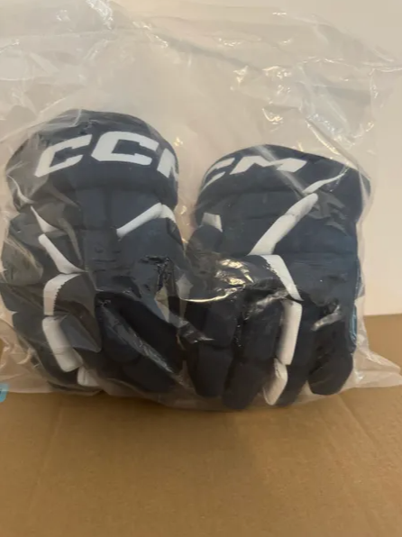 New CCM JetSpeed FT680 Gloves Navy/White